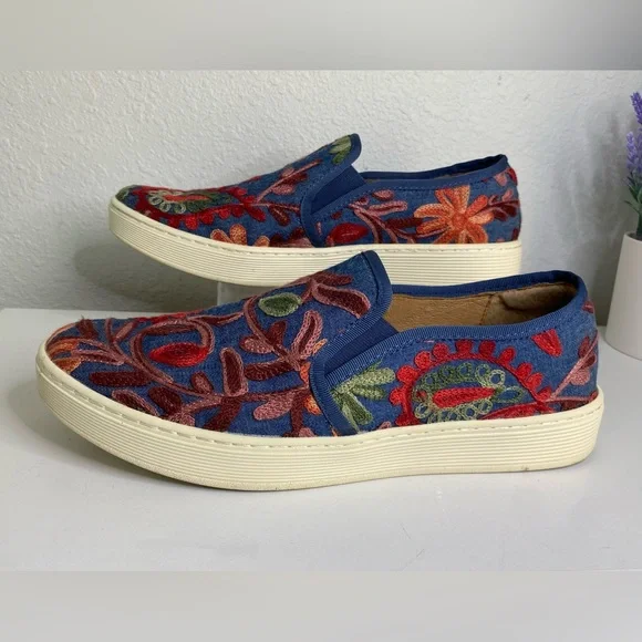 Sofft Women Somers Knit slip-on sneaker blue embroidered floral size 11M - Picture 3 of 11